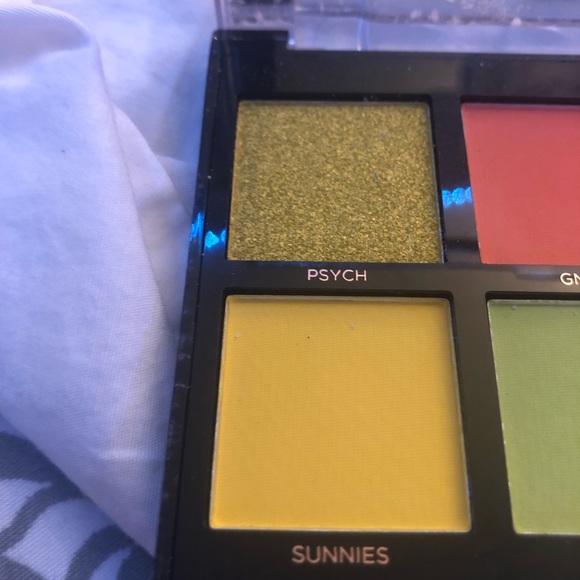 Profusion-NEON eye shadow palette - Picture 4 of 10